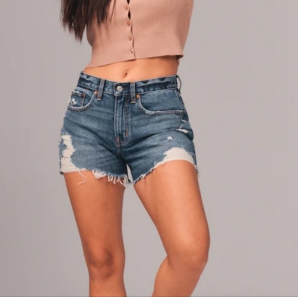 Abercrombie & Fitch Pants - Abercrombie & Fitch Curve Love The Boyfriend Short Mid Rise Size 32/14